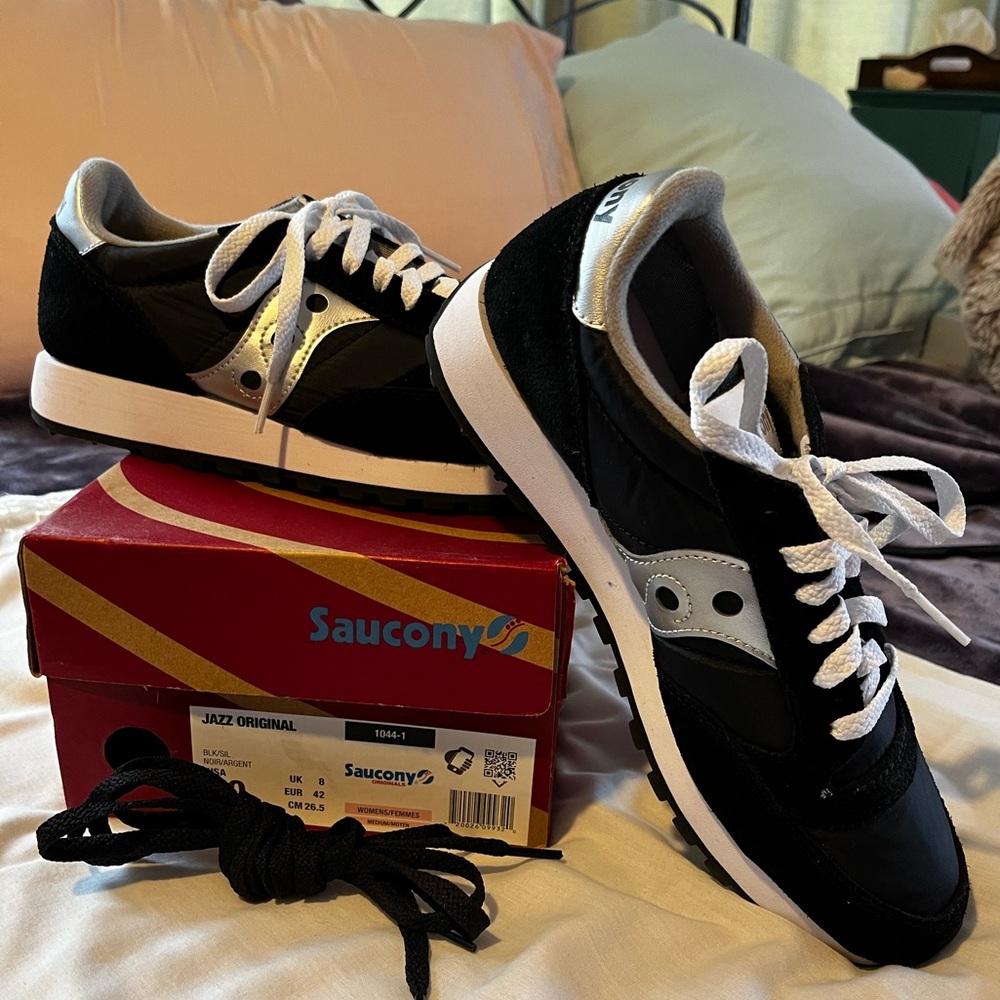 Black Saucony Jazz sneakers
